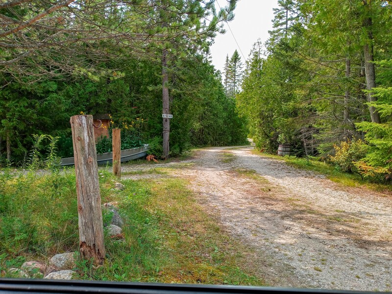 Curved driveway to Crane Cove